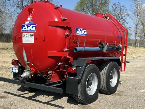 Szippantó tartálykocsi Szippantó tartálykocsi