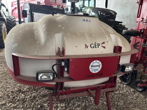 Kertitox Veku 1500 fronttartály eladó