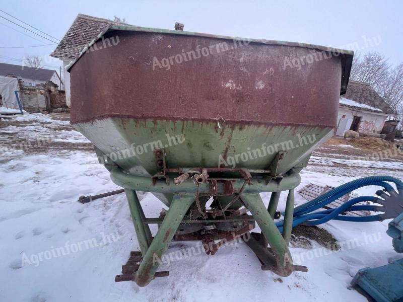 Eladó műtrágyaszoró