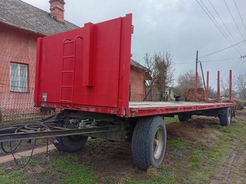 Bálaszállító pótkocsi eladó érvényes műszakival Bálaszállító pótkocsi eladó érvényes műszakival