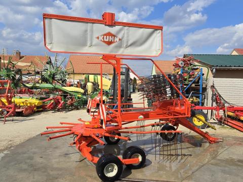 Kuhn GA 4521 GTH vontatott rendsodró hibátlan állapotban