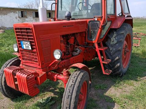 Eladó szeretett traktorom friss műszakival, új akkumulátorral, új fékrendszerrel, újszerű gumikkal, hibátlan állapotban. Azonnal munkára fogható, 6797 üzemórával