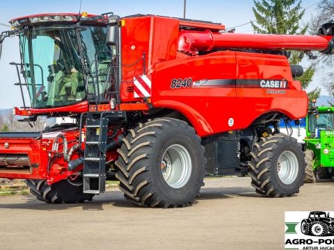 Case IH 8240 AFS - 2018 rok + MacDon FD 135 - 2018 rok