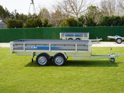 Áprilisi akcióval - új alsókerekes utánfutó (330x150cm) forgalomba helyezve - bruttó 874.000 Ft