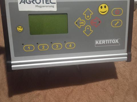 Kertitox permetező monitor felújított kijelzővel és világítással