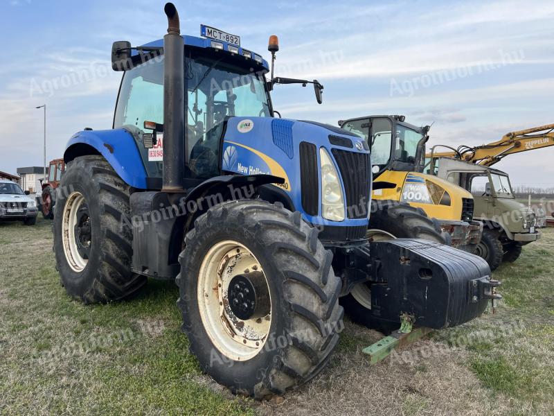 New Holland T8040