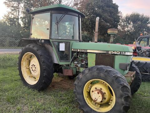 John Deere 2140