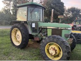John Deere 2140