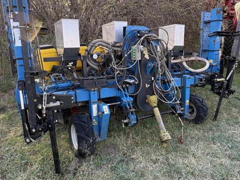 Kukorica- és napraforgóvetőgép, valamint cukorrépa sortávval eladó