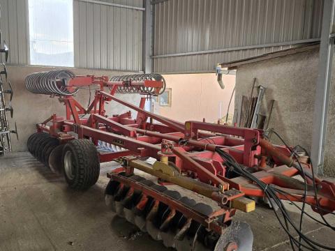 Eladó jó állapotban lévo Knoche hidraulikusan összecsukható nehéz tárcsa Eladó jó állapotban lévo Knoche hidraulikusan összecsukható nehéz tárcsa