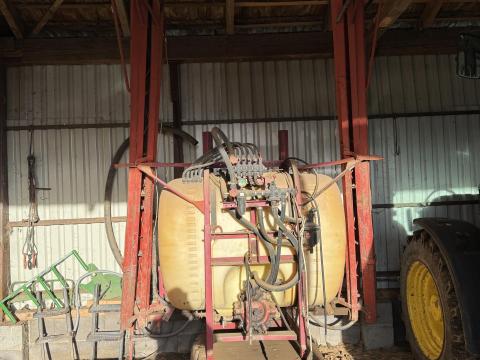 Hardy permetező 850 literes tartállyal Hardy permetező 850 literes tartállyal