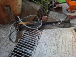 Eladó nagy teljesítményű hidraulikus fa hasító,  rönk hasító,  40 cm hasítási hossz