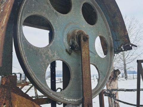 Eladó traktorhajtású szalagfűrész 600-as Eladó traktorhajtású szalagfűrész 600-as