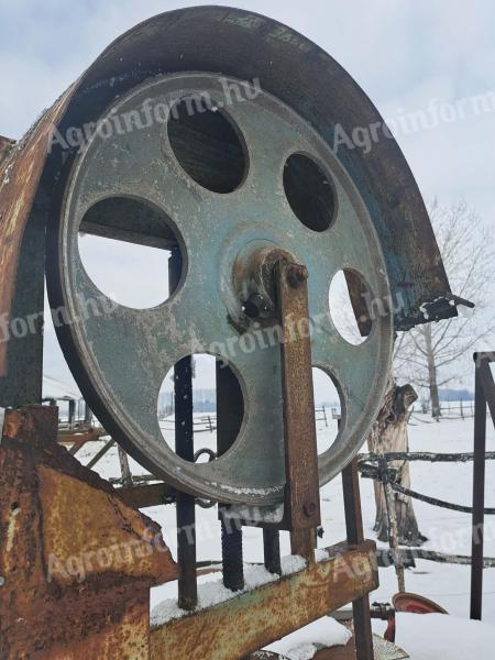 Eladó traktorhajtású szalagfűrész 600-as