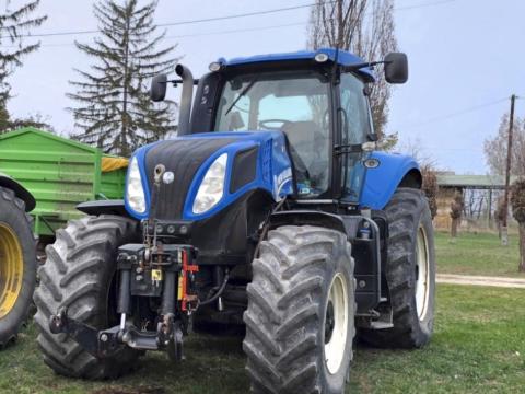 New Holland T8 360 RTK Autocommand 2015.07 eladó New Holland T8 360 RTK Autocommand 2015.07 eladó