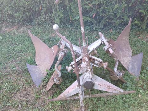 Váltvaforgató egyes eke