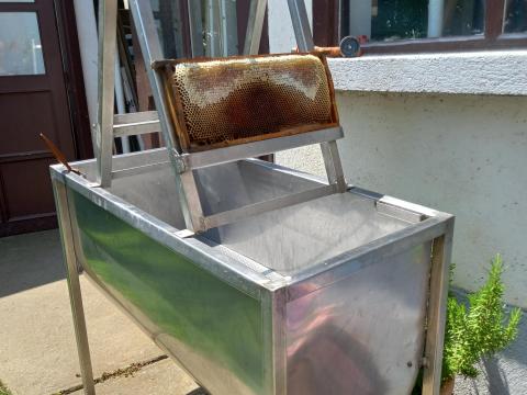 Rozsdamentes méhészeti fedelezőkád eladó Rozsdamentes méhészeti fedelezőkád eladó