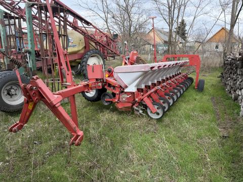 Kverneland Optima 12 soros szemenkénti vetőgép Kverneland Optima 12 soros szemenkénti vetőgép