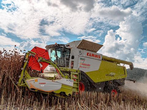 Mezőgazdasági szolgáltatás – vetéstől aratásig, korszerű gépparkkal Mezőgazdasági szolgáltatás – vetéstől aratásig, korszerű gépparkkal