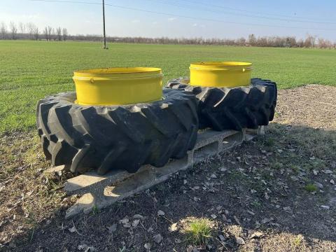 John Deere hátsó dupla kerékszett 580/70R38