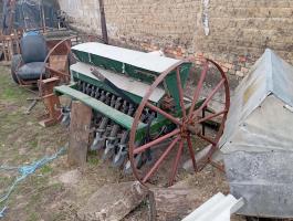 Eladó felújított aprómagvető gép