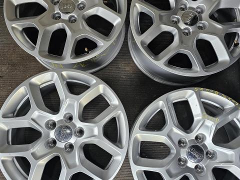 5x110 7x17 ET45 Jeep gyári újszerű alufelni jeladóval akció 5x110 7x17 ET45 Jeep gyári újszerű alufelni jeladóval akció