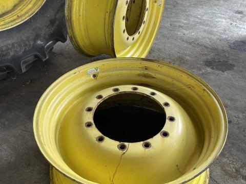 ELADÓ egy John Deere 8R tarktor front ápolókerék felni ELADÓ egy John Deere 8R tarktor front ápolókerék felni