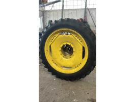 ELADÓ John Deere 6820 1 pár hátsó ápolókerék - 320/90 R46