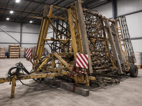 Eladó a képen látható összecsukhatós fogas borona Eladó a képen látható összecsukhatós fogas borona