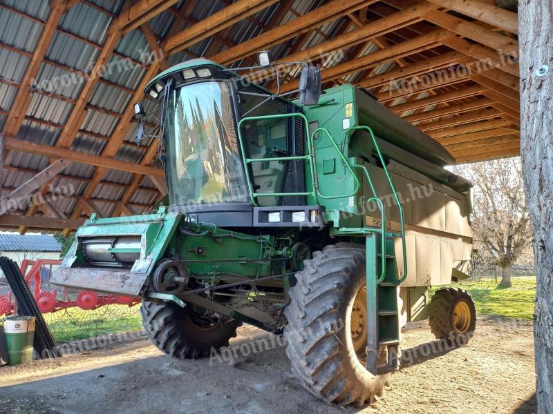 JD kombájn 2 adapterrel eladó mezőgazdasági tevékenység felszámolása miatt