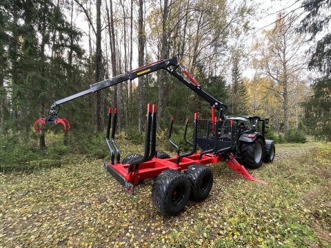 Erdészeti kiközelítő pótkocsi Farmi Forest Pro FT12 Erdészeti kiközelítő pótkocsi Farmi Forest Pro FT12