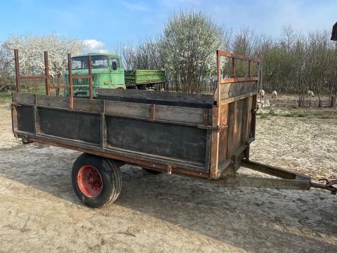 Eladó egytengelyes pótkocsi