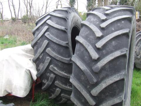 650/65R42 Continental gumik