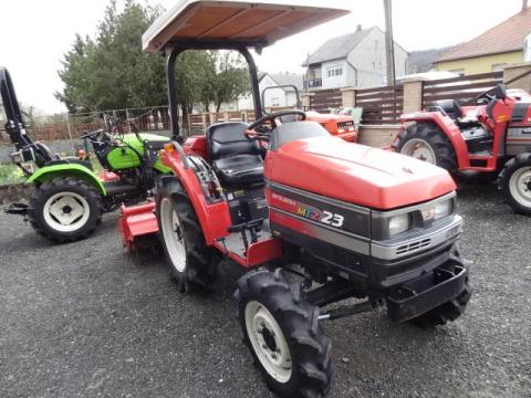 Mitsubishi MTZ23 japán kistraktor talajmaróval Mitsubishi MTZ23 japán kistraktor talajmaróval