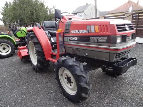 Mitsubishi MT25 japán kistraktor talajmaróval Mitsubishi MT25 japán kistraktor talajmaróval