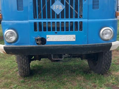 IFA piros rendszámos teherautó eladó