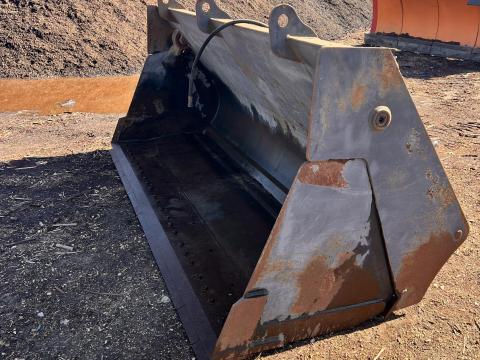 Nyitható, 1,5-2 köbméteres kanál JCB teleszkópos rakodóhoz Nyitható, 1,5-2 köbméteres kanál JCB teleszkópos rakodóhoz