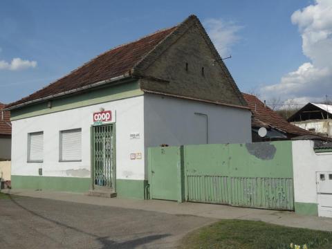 Császártöltésen üzlet/raktár kiadó