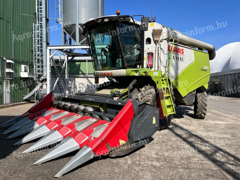 Claas Tucano 320 Három adapterrel