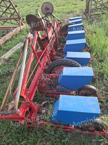 Rau típusú szemenkénti aprómag vetőgép