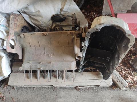 MTZ 50 motorblokk, főtengely és dugattyúk MTZ 50 motorblokk, főtengely és dugattyúk