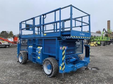 Genie GS4390 - 15, 11m, diesel, 4x4 Genie GS4390 - 15, 11m, diesel, 4x4