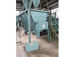 Adagoló tartály kihordó csigával