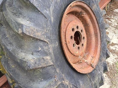 Eladó 1 db 530-610 gumi