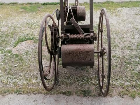 Villanymotoros szecskázó Villanymotoros szecskázó