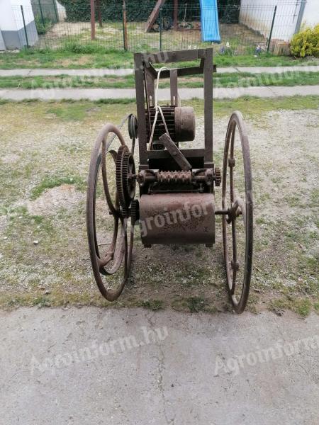 Villanymotoros szecskázó