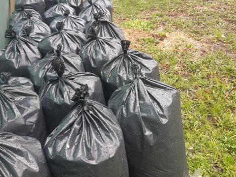 Eladó zsákolt, darált lótrágya