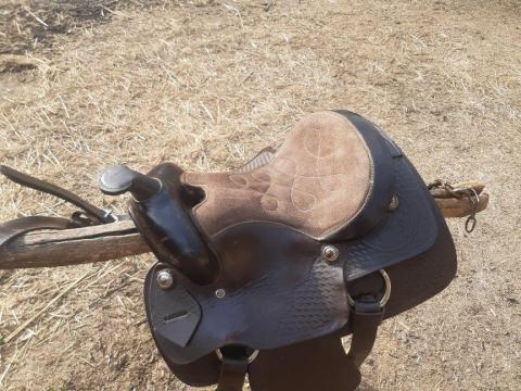 Eladó western nyereg Eladó western nyereg