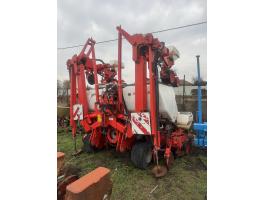 KUHN MAXIMA RT 8R, 8 SOROS TÁRCSÁS VETŐGÉP,  MŰTRÁGYAADAGOLÓVAL,  VETÉSELLENŐRZŐVEL