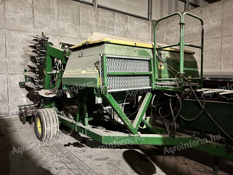 John Deere 740A típusú 6 méteres gabonavetőgép